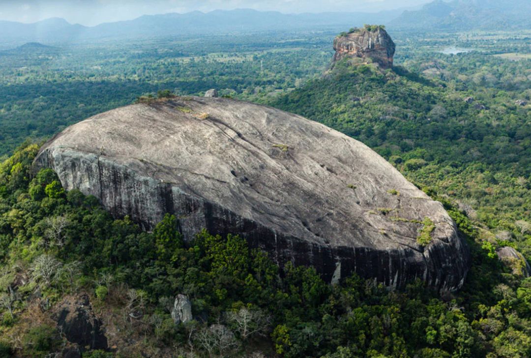 Hike Pidurangala Rock